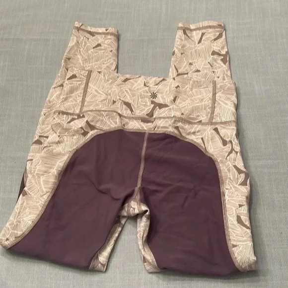 Athleta Ultimate Stash salutation 7/8 leggings size S - Picture 2 of 7